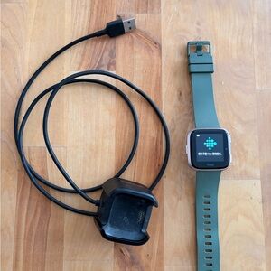 Fitbit Versa pink Smartwatch - Fitness Tracker